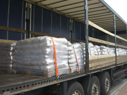 Gefllte Sandscke auf LKW
